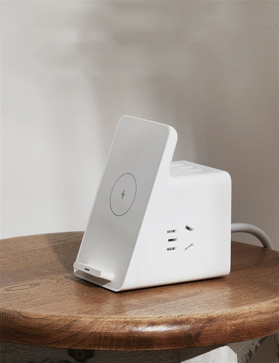 Xiaomi Vertical Wireless Charging Socket with 18W Max 3 USB Port