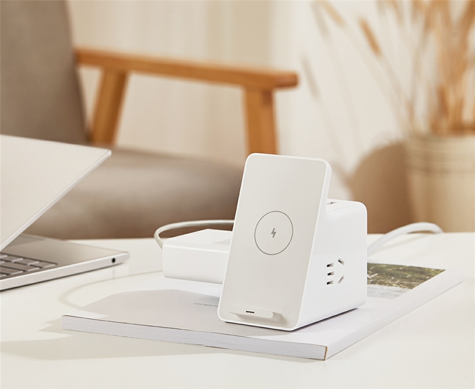 Xiaomi Vertical Wireless Charging Socket with 18W Max 3 USB Port